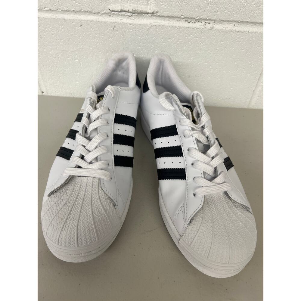 New Adidas WOMENS 11 Superstar White Black Leather Shell Toe Shoes FV3284 - Picture 3 of 5